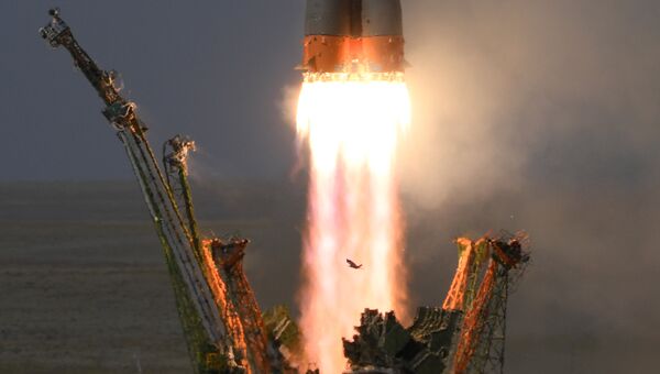 Пуск ракеты-носителя Союз-ФГ с пилотируемым кораблем Союз МС-09 со стартового стола первой Гагаринской стартовой площадки космодрома Байконур