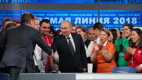 Президент РФ Владимир Путин после ежегодной специальной программы Прямая линия с Владимиром Путиным. 7 июня 2018