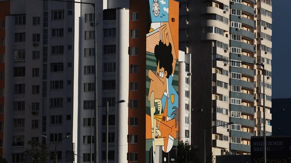 Граффити, посвященное чемпионату мира по футболу 2018, на фасаде дома в Самаре