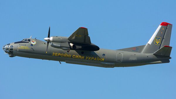 Военно-транспортный самолет Ан-26 вооруженных сил Украины. Архивное фото
