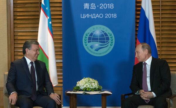 Владимир Путин и президент Республики Узбекистан Шавкат Мирзиёев во время встречи на полях саммита ШОС. 9 июня 2018 Владимир Путин и президент Республики Узбекистан Шавкат Мирзиёев во время встречи на полях саммита ШОС. 9 июня 2018