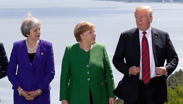 Премьер-министр Великобритании Тереза Мэй, канцлер Германии Ангела Меркель и президент США Дональд Трамп на саммите G7 в Квебеке