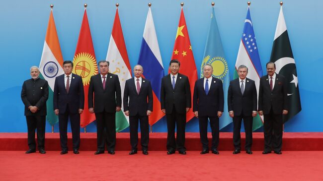 Президент РФ В. Путин на саммите ШОС в Китае. День второй Президент РФ В. Путин на саммите ШОС в Китае. День второй