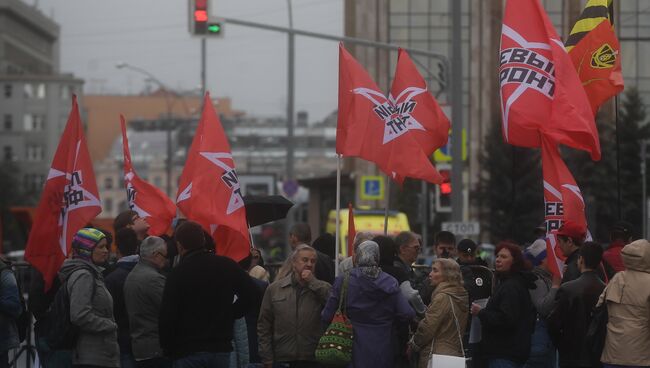 Участники митинга «За свободную Россию без репрессий и произвола» на проспекте Сахарова в Москве. 10 июня 2018