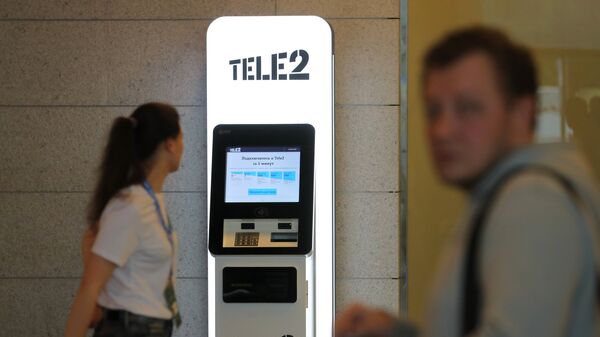 Автомат для продажи сим-карт с распознаванием лиц, установленный Tele2 в зоне прилета аэропорта Внуково
