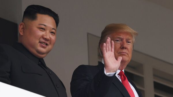 Трамп и Ким Чен Ын на саммите. Архивное фото