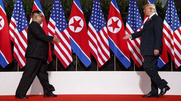 Президент США Дональд Трамп и лидер КНДР Ким Чен Ын