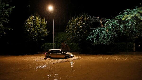 Автомобиль на улице Лозанны во время сильного дождя. 11 июня 2018