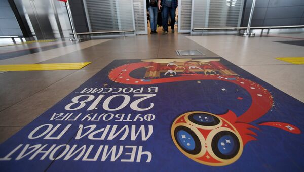 Баннер с символикой чемпионата мира по футболу FIFA 2018 в Международном аэропорту Казань