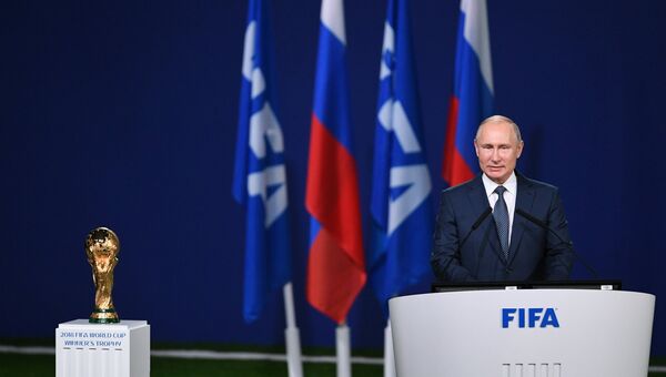 резидент РФ Владимир Путин выступает на заседании 68-го конгресса FIFA. 13 июня 2018