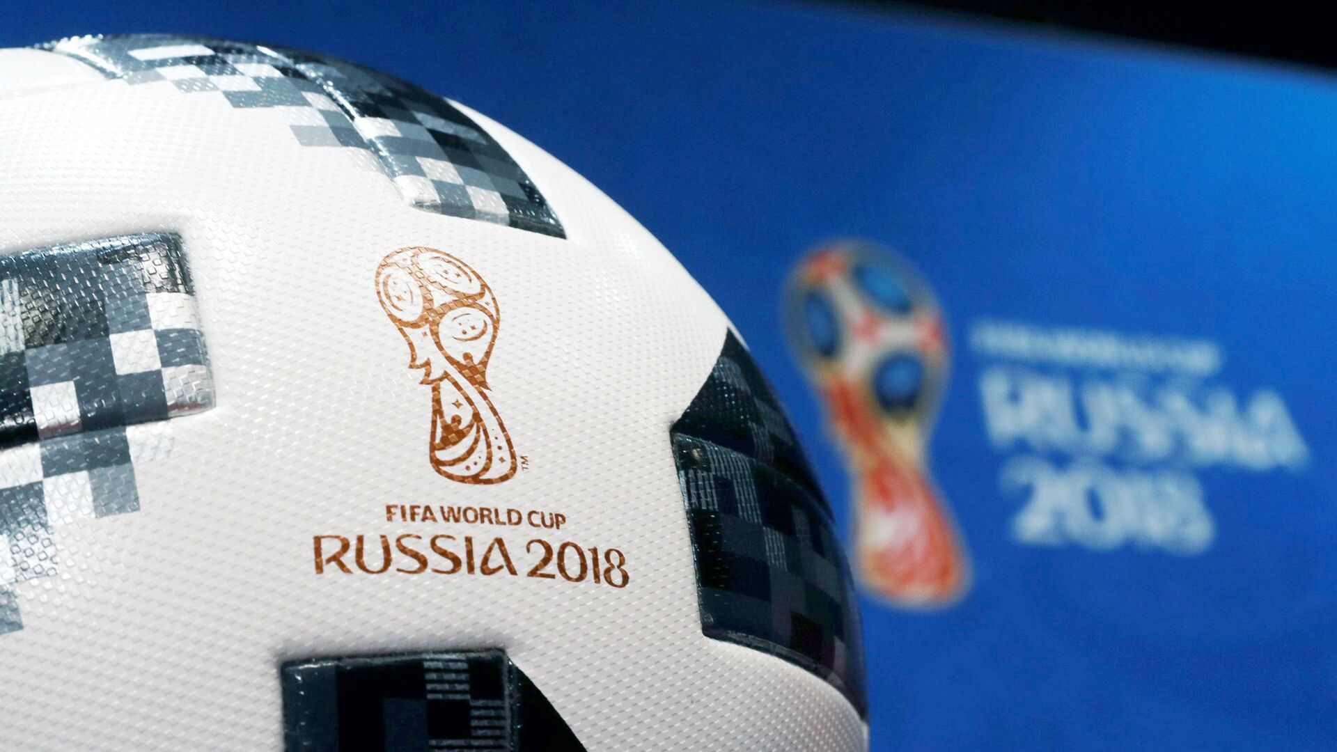 Официальный мяч чемпионата мира по футболу 2018 Telstar 18 - РИА Новости, 1920, 03.06.2021