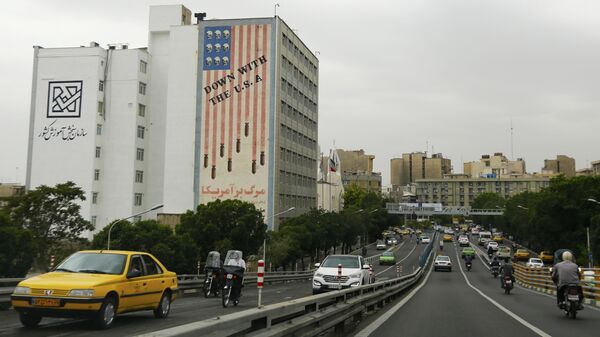 Здание с антиамериканским лозунгом в Тегеране. Архивное фото