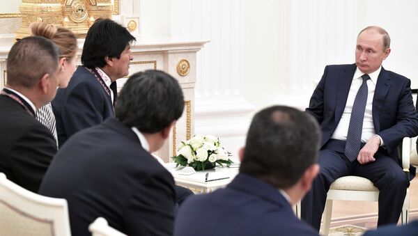 Владимир Путин и президент Боливии Эво Моралес во время встречи. 13 июня 2018