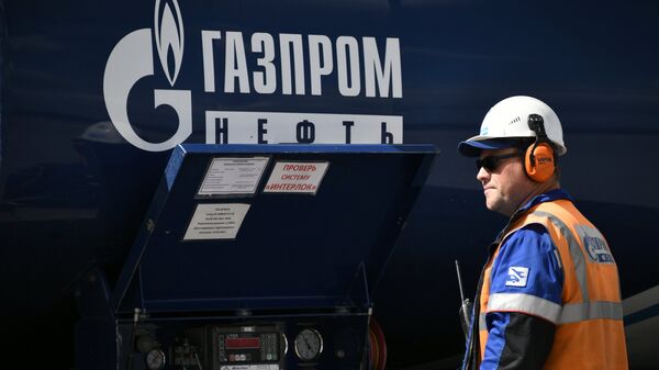 Автоцистерна компании Газпром нефть