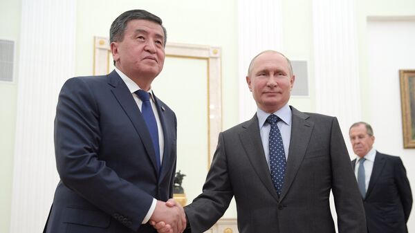 Владимир Путин и президент Киргизии Сооронбай Жээнбеков во время встречи. 14 июня 2018