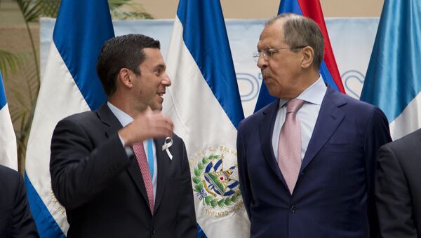Замминистра иностранных дел Панамы Луис Инкапье и министр иностранных дел РФ Сергей Лавров во время встречи в Гватемале. 26 марта 2015