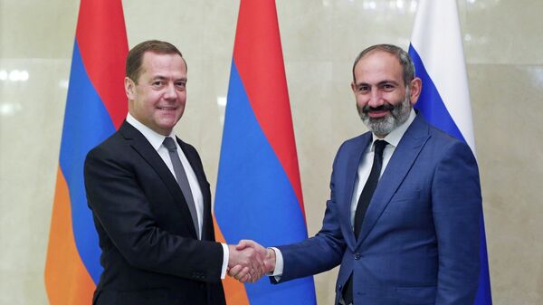 Дмитрий Медведев и премьер-министр Армении Никол Пашинян во время встречи. 14 июня 2018