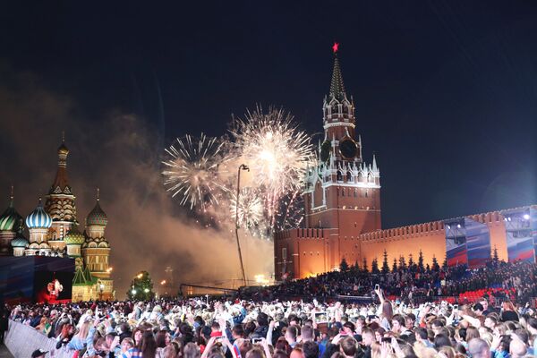 Салют по случаю празднования Дня России на Красной площади