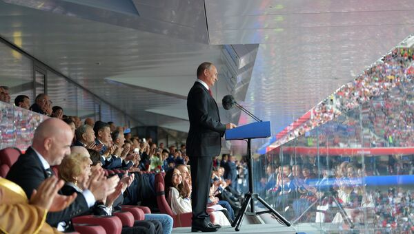 Президент РФ Владимир Путин выступает на торжественной церемонии открытия чемпионата мира по футболу - 2018 перед стартовым матчем турнира между сборными России и Саудовской Аравии