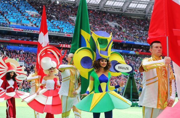Участники церемонии открытия чемпионата мира по футболу 2018 на стадионе Лужники