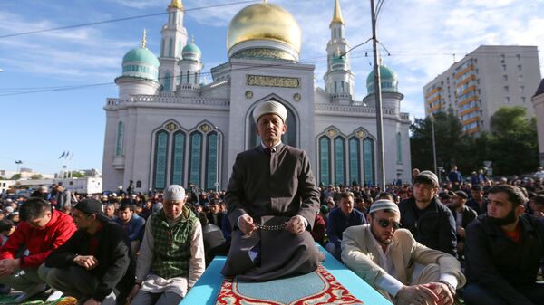 Празднование Ураза-байрама в Московской соборной мечети. 15 июня 2018