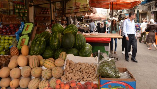 Овощи и фрукты на рынке в Дамаске, Сирия. 13 июня 2018