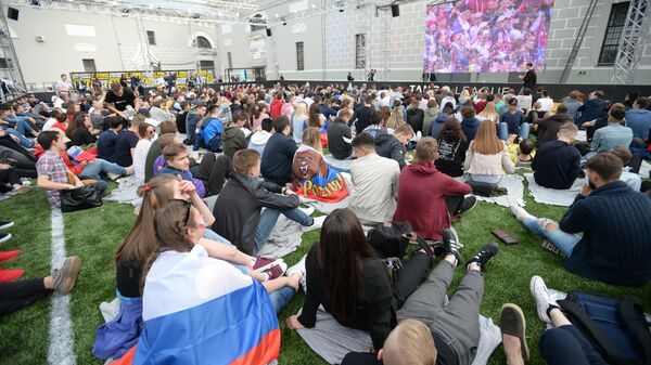 Трансляция матча открытия Чемпионата мира по футболу во дворе Музея Москвы