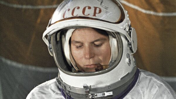 Космонавт Валентина Терешкова в Звездном городке во время подготовки к полету
