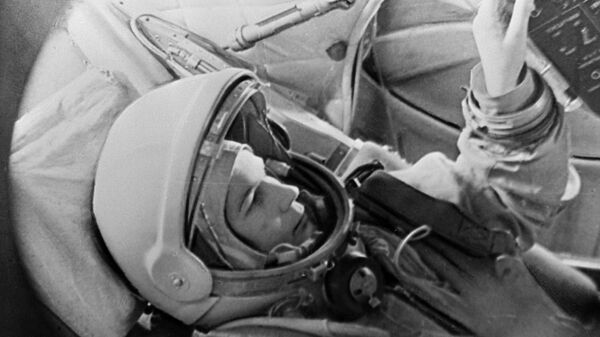 Летчик-космонавт Валентина Терешкова в тренажере космического корабля Восток. Архивное фото