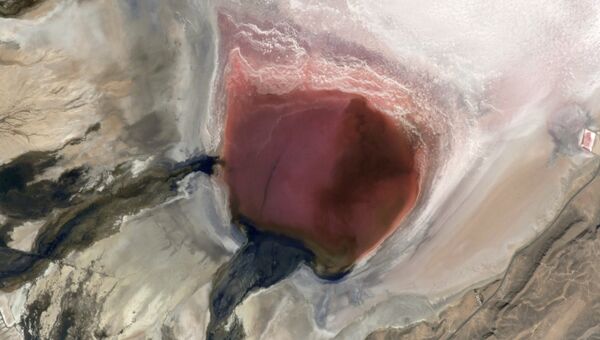 Cоленое озеро Мехарлу в Иране