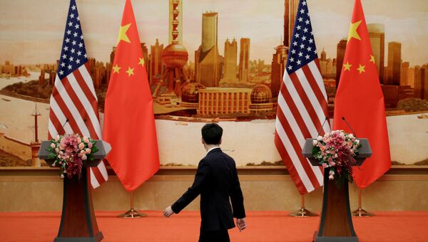 Флаги Китая и США в Пекине