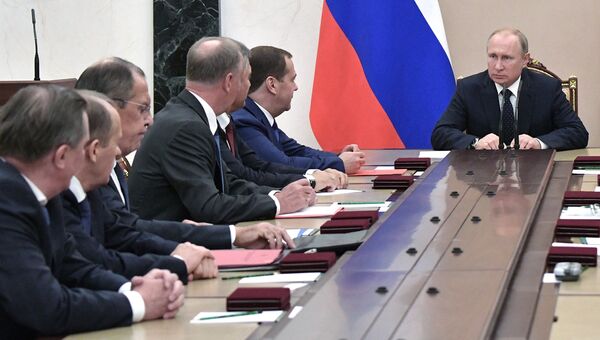 Президент РФ Владимир Путин проводит совещание с постоянными членами Совета безопасности РФ. 15 июня 2018