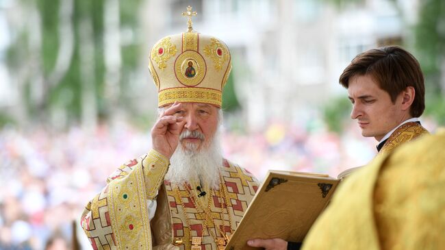 Патриарх Московский и Всея Руси Кирилл во время божественной литургии. 16 июня 2018