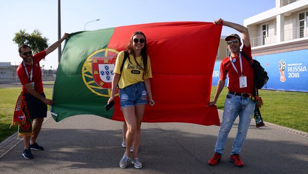 Болельщики сборной Португалии перед матчем группового этапа чемпионата мира по футболу между сборными Португалии и Испании