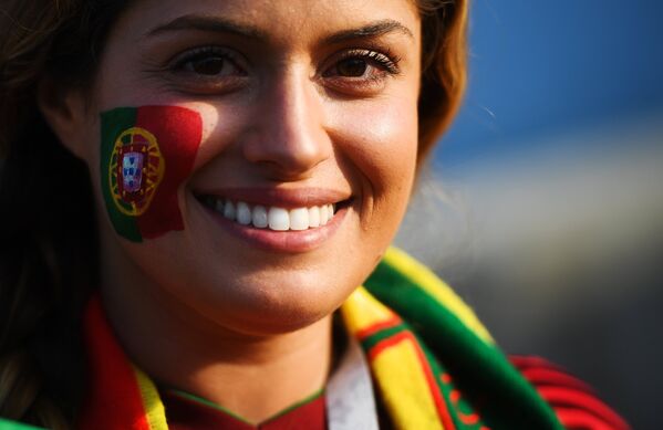 Болельщица сборной Португалии перед матчем группового этапа чемпионата мира по футболу между сборными Португалии и Испании