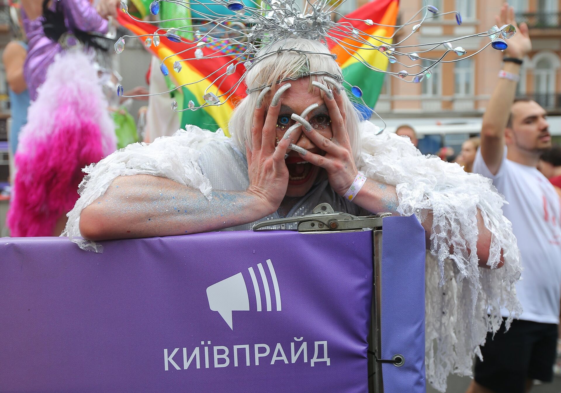Участник Марша равенства в поддержку ЛГБТ сообщества в Киеве  - РИА Новости, 1920, 18.07.2023