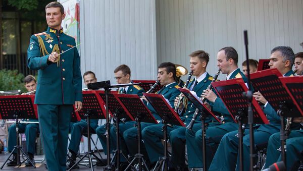 Выступление Центрального военного оркестра Вооруженных Сил РФ на летей эстраде в Саду Эрмитаж