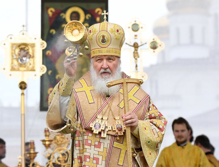 Патриарх Московский и Всея Руси Кирилл во время божественной литургии на соборной площади города Череповца в рамках Первосвятительского визита в Вологодскую митрополию