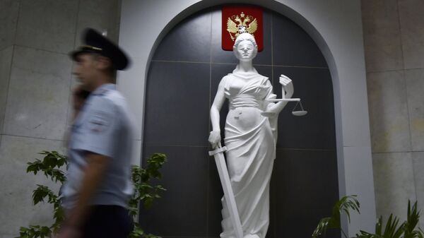 Статуя богини правосудия (Фемида) в здании суда. Архивное фото