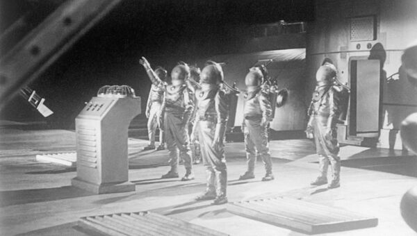 Советские космонавты перед стартом на Марс