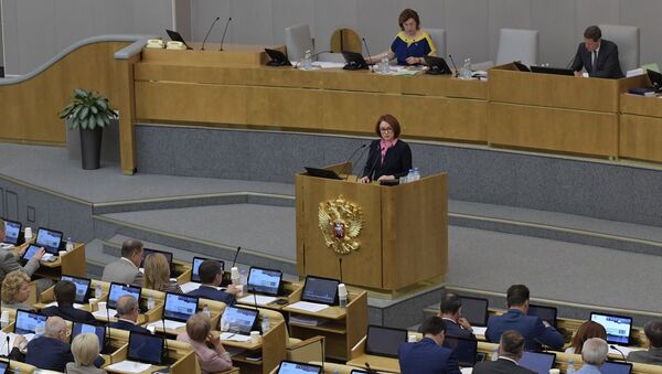 Председатель Центрального банка РФ Эльвира Набиуллина выступает на пленарном заседании Государственной Думы РФ. 19 июня 2018