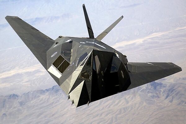 Американский бомбардировщик-невидимка F-117 Американский бомбардировщик-невидимка F-117