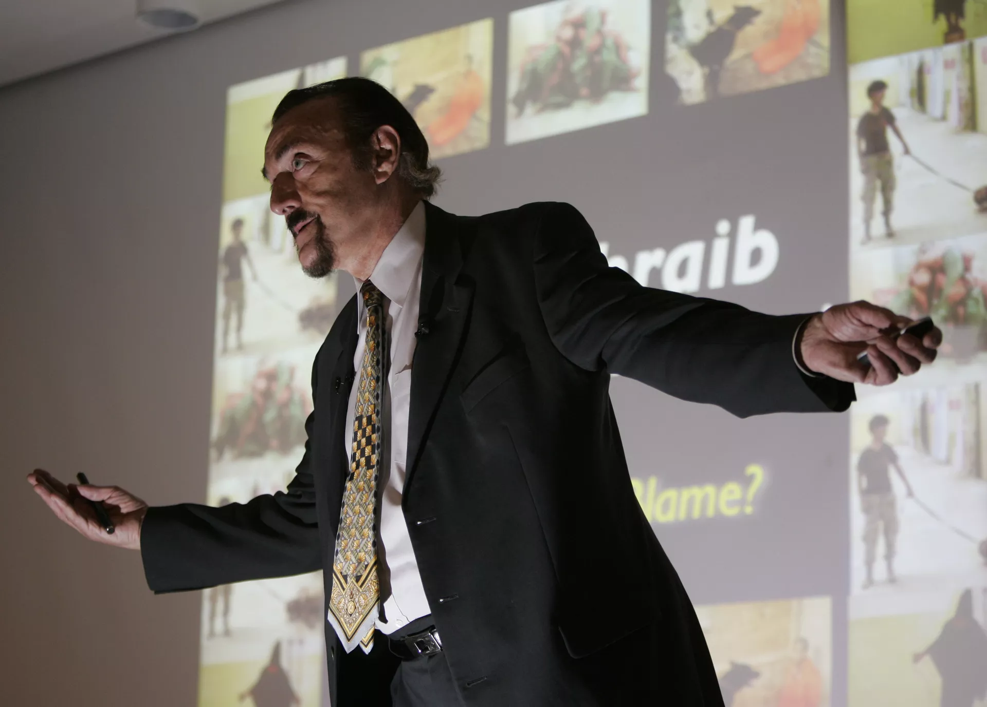 Philip Zimbardo, professore di psicologia alla Stanford University, nel campus della Stanford University a Palo Alto, California. 7 marzo 2007 - RIA Novosti, 1920, 26 settembre 2025