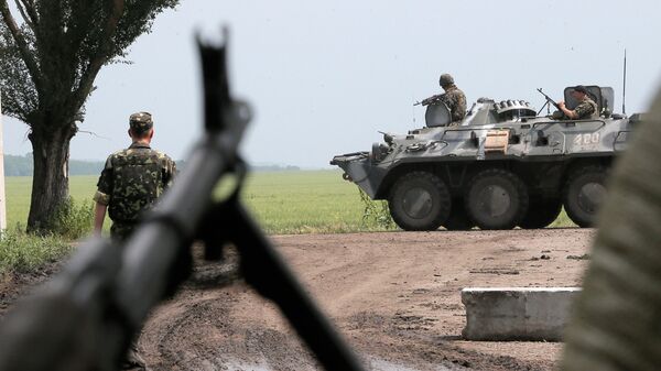 Украинские военные в зоне конфликта 