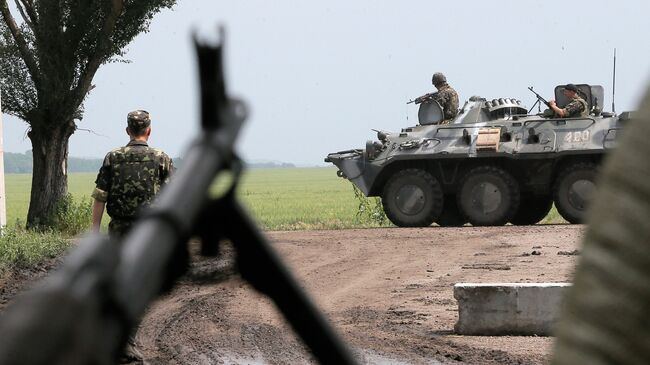 Украинские военные в Донбассе. Архивное фото