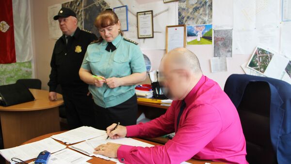 Судебные приставы в Качканаре арестовали мобильный телефон чиновника за долги, Свердловская область. 20 июня 2018