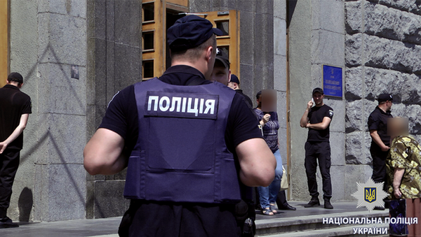 Полиция у здания Харьковского городского совета, где неизвестные распылили газ. 20 июня 2018