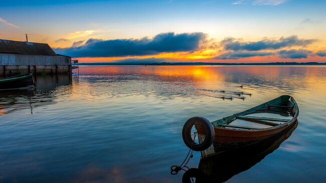 Рассвет на озере Селигер. Город Осташков, Тверская область