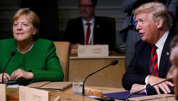 Ангела Меркель и Дональд Трамп на саммите G7 в Квебеке. Июнь 2018