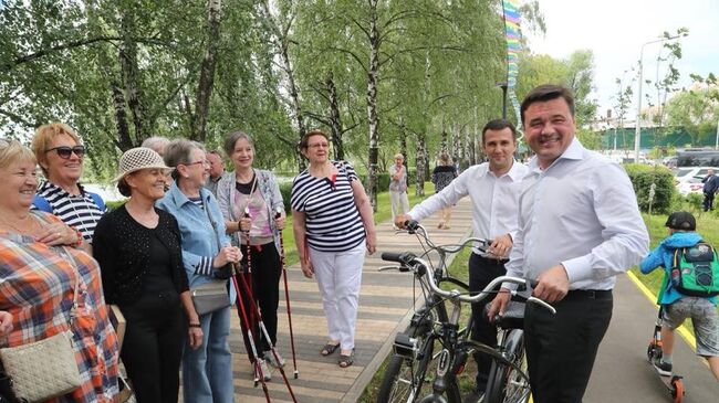 Губернатор Подмосковья Андрей Воробьев в парке Фабричный пруд в Реутове